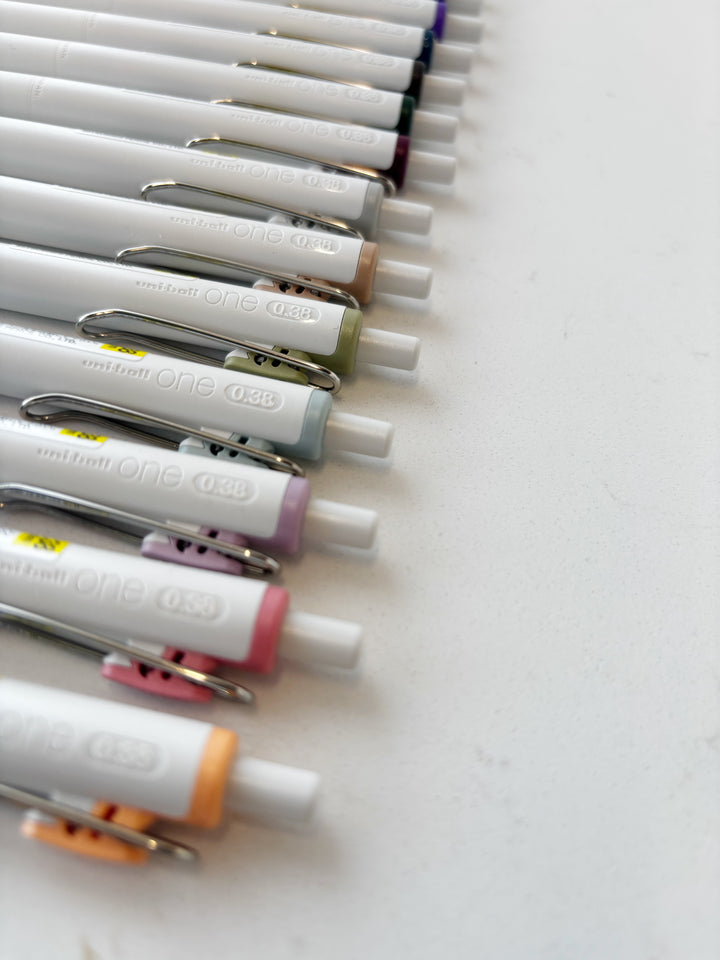 Uni-ball One - stylo gel rétractable - À l'unité