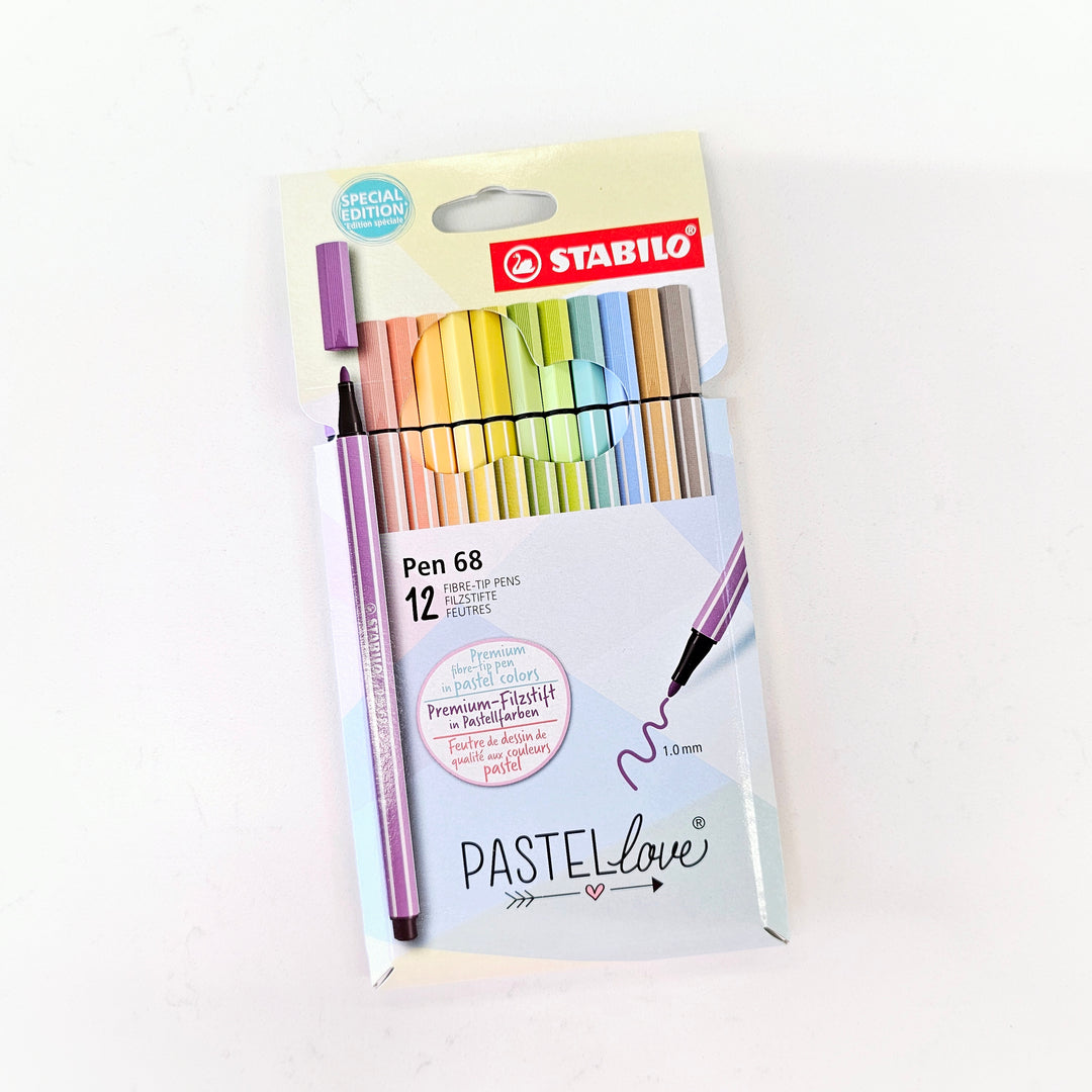 Stylos, Crayons & Surligneurs – Papier & Latté