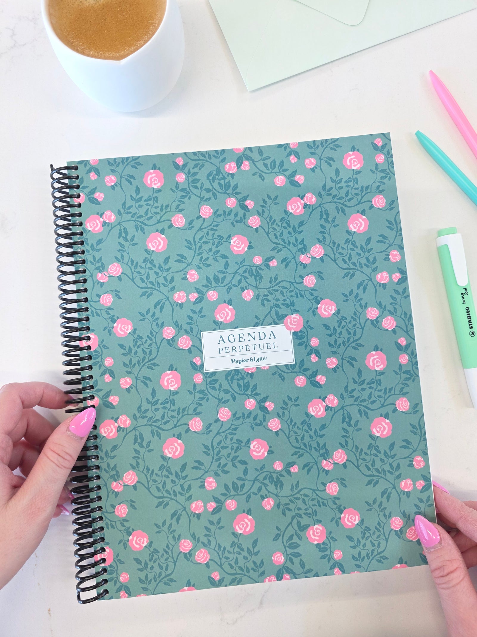 Agenda non daté Papier & Latté avec mise en page hebdomadaire pour planification simple et efficace  