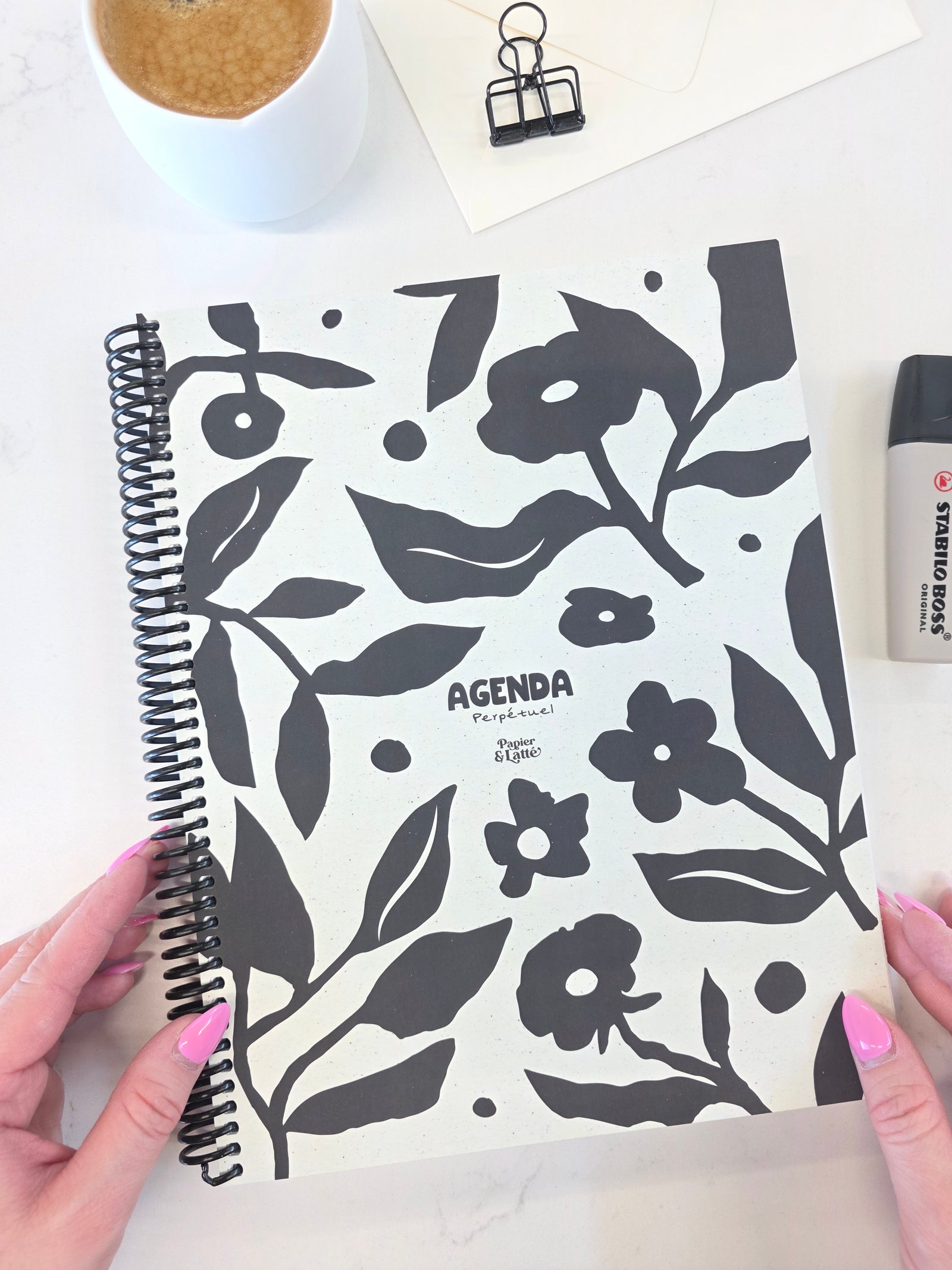 Agenda non daté Papier & Latté avec mise en page hebdomadaire pour planification simple et efficace  