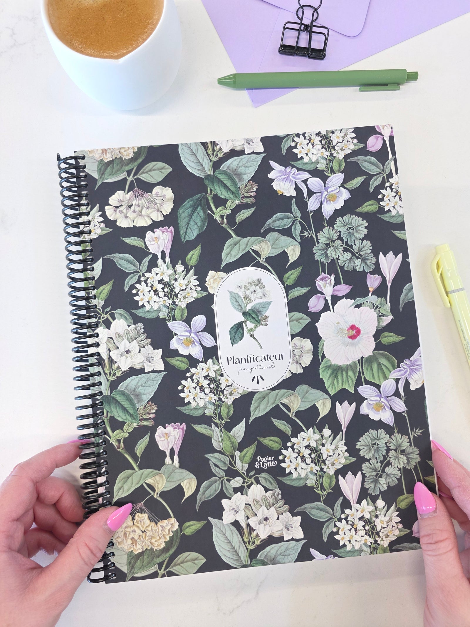 Agenda non daté Papier & Latté avec mise en page hebdomadaire pour planification simple et efficace  