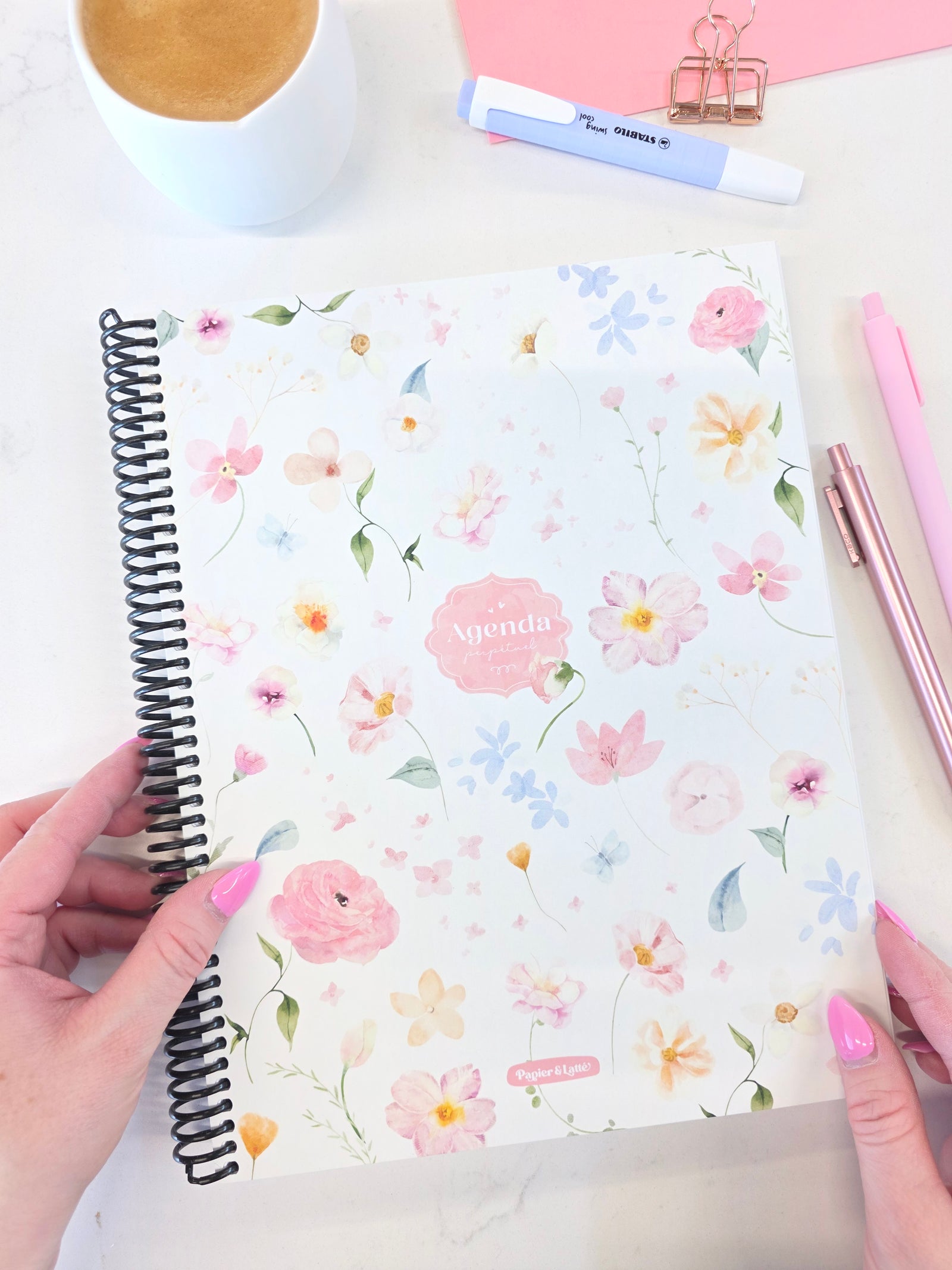 Agenda non daté Papier & Latté avec mise en page hebdomadaire pour planification simple et efficace  