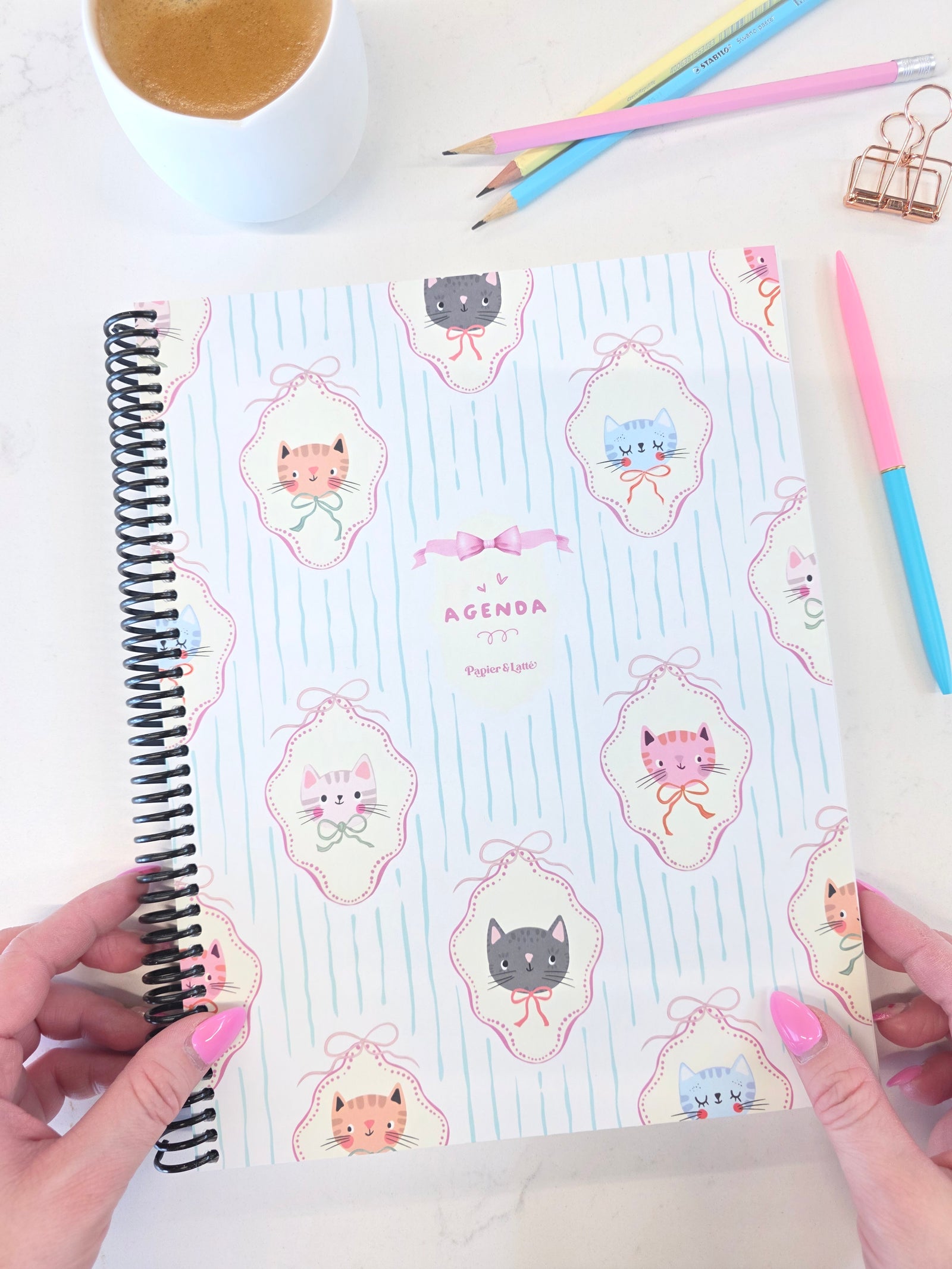 Agenda non daté Papier & Latté avec mise en page hebdomadaire pour planification simple et efficace  