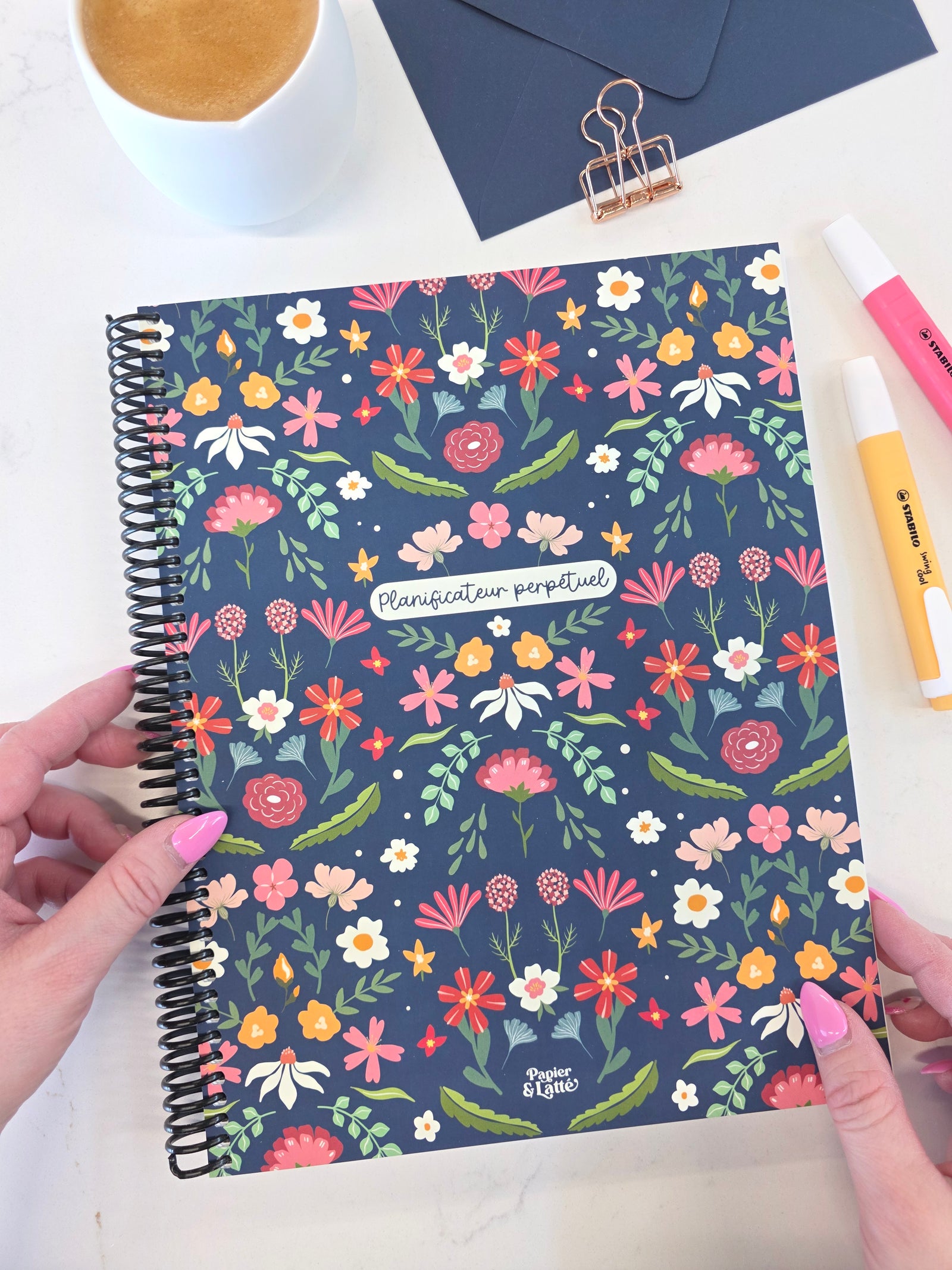 Agenda non daté Papier & Latté avec mise en page hebdomadaire pour planification simple et efficace  