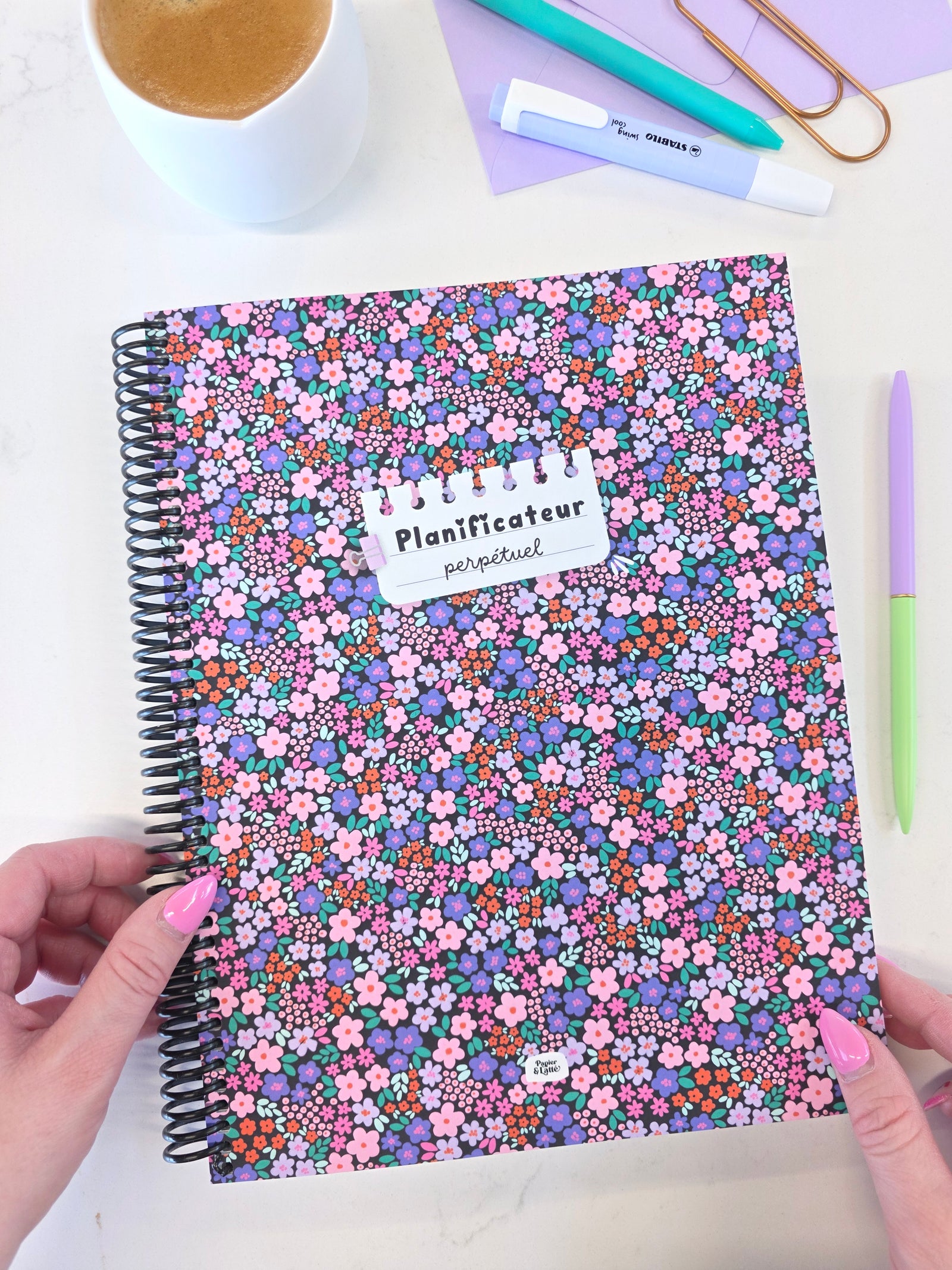 Agenda non daté Papier & Latté avec mise en page hebdomadaire pour planification simple et efficace  