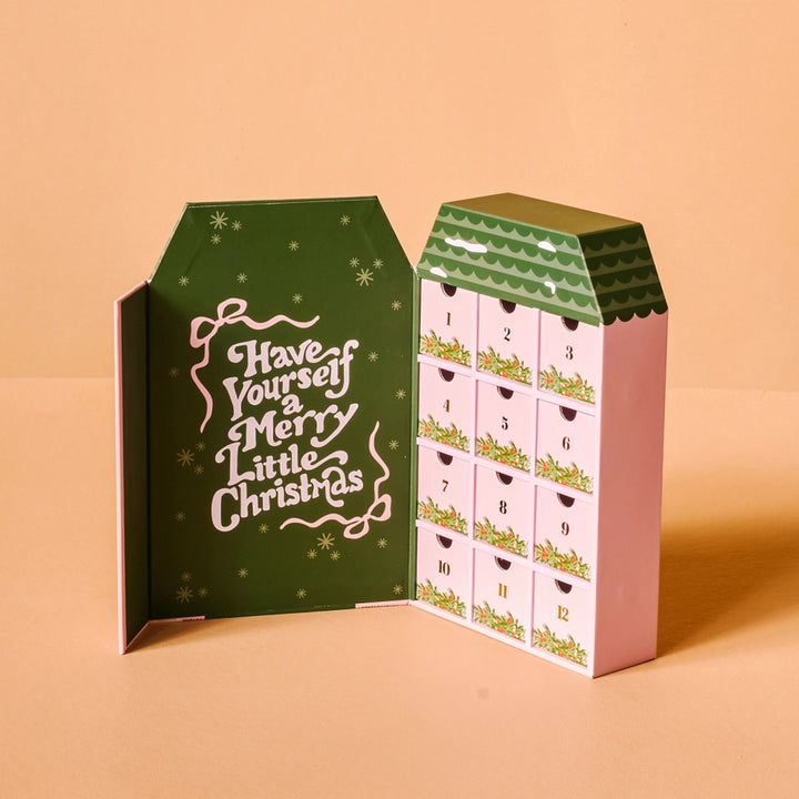 Calendrier de l'Avent avec ornements de Noël classiques